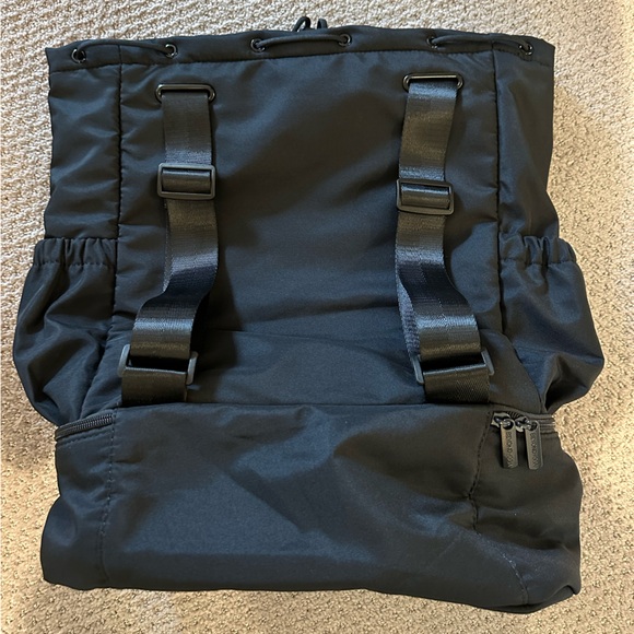 Beyond Yoga Convertible Gym Bag Backpack Black - Picture 8 of 8